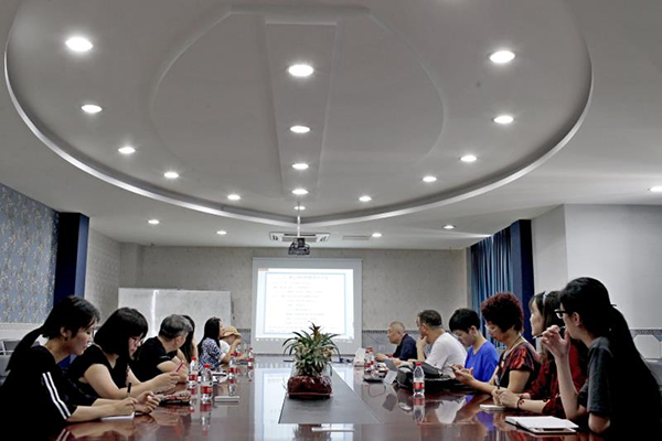 湖州丝绸小镇协同创新服务站接受浙江日报和科技金融时报采访2.png